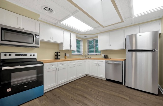 Tranquil Stay in Columbus Ohio. Buzzing restaurant Plaza, EV Charger, 3 bedroom
