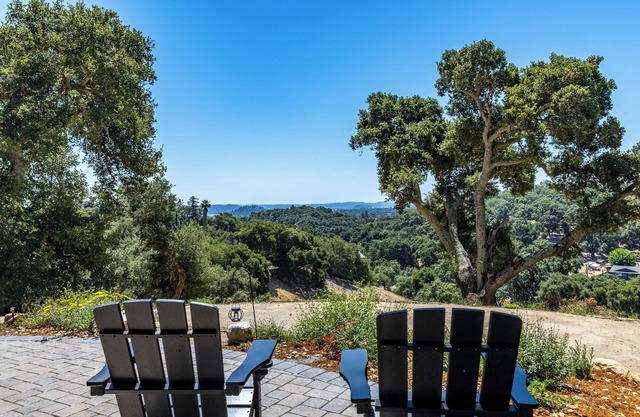 Tranquil View 2-bedroom Cottage Near Wineries and Beaches