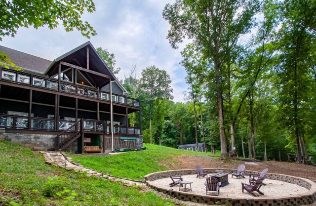 Tranquility Paradise - River View & Hot Tub!