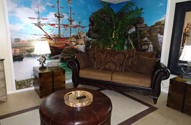 Treasure Island 2 Br Home Con garaje adjunto, puerta para mascotas y perro privado