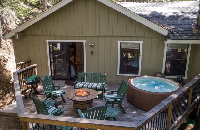 Tree Top Cabin: 2 millas a la puerta sur de Yosemite.