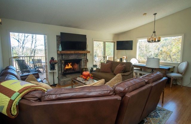 Treehouse Serenity, full access to all RB Resort amenities, dog friendly!