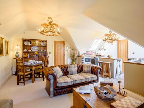 Treetops - Uk38735