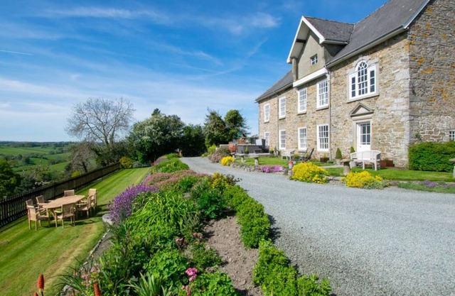 Espectacular casa de campo en la tranquila campiña de Mid Wales, con vistas panorámicas sobre el Sever