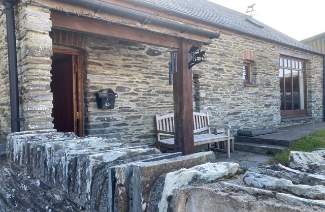TRELEW, pet friendly, country holiday cottage in Crymych