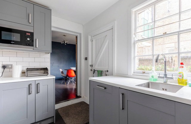 Trendy 2BD House — 5 Mins from Willesden Junction!