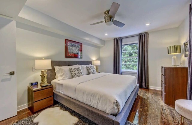 510 Queens 202: Stylish 1BR in Myers Park
