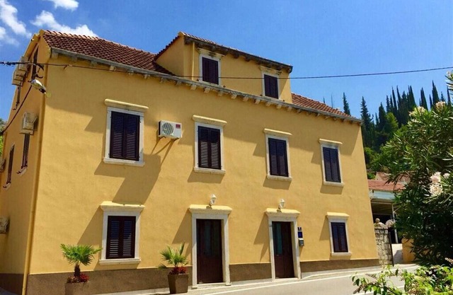 Triple room with private external bathroom - Rooms Mozara