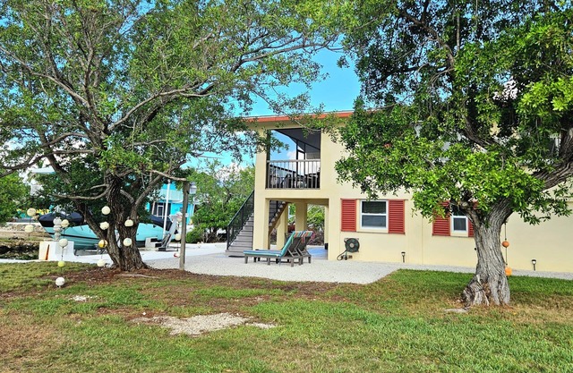 Tropical Canal-front Cottage in the Lower Florida Keys