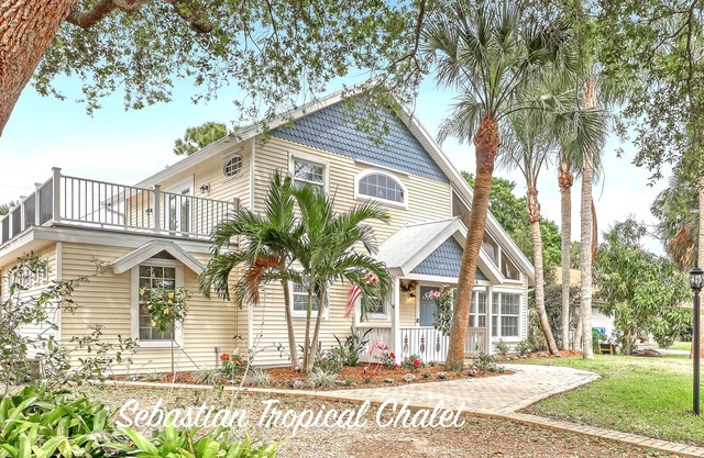 Tropical Chalet w/ 3 King Bedrooms. 3 patios, and an Above-Ground Pool!