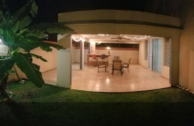 Estudio de huéspedes encantadores tropicales