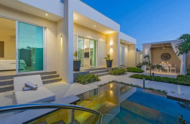 Tropical Oasis Near Beach with Pool - Footprints North