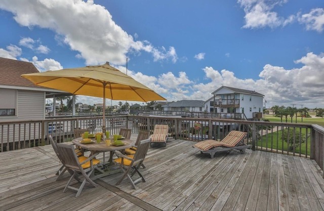 ¡NUEVO LISTADO! Oasis tropical en la hermosa isla de Galveston-Tiki