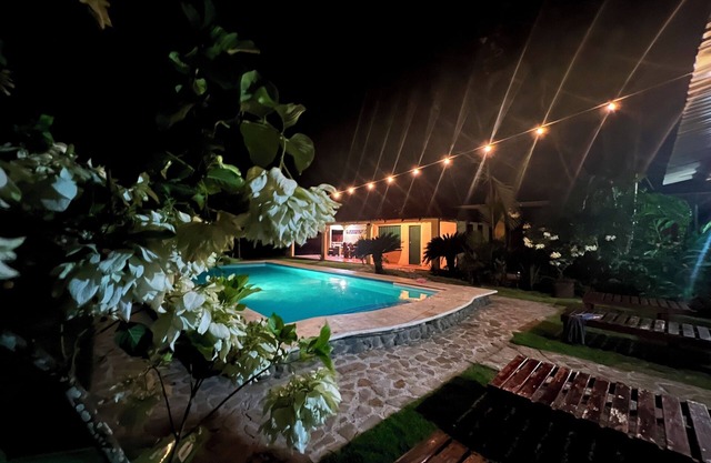 Casa frente al mar con casa de huéspedes y dos piscinas!