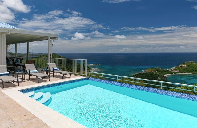 True Story- Ocean views, Private pool, Backup Power