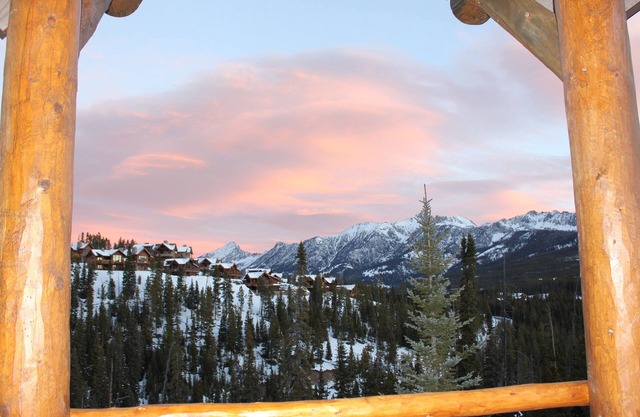 Verdaderamente Ski In / Ski Out Condo! Amplio, duerme 11! Grandes vistas a la montaña!