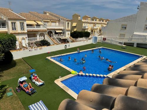 Tu Lugar Bajo el Sol, Vista al mar y piscina