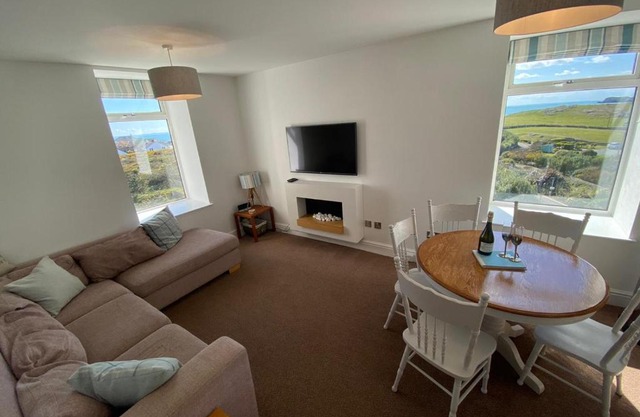 Tudor Apartment (Panoramic Sea Views)