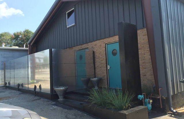 Dos veces destacados en HGTV / Walking Distance to William Brice Stadium