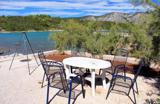 Apartamento para dos personas en la playa Kneza, Korcula (A-168-a)