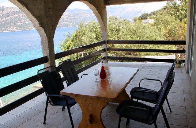 Apartamento para dos personas en la playa Kneza, Korcula (A-9166-a)