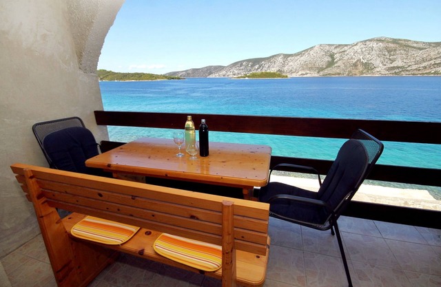 Apartamento para dos personas en la playa Kneza, Korcula (A-9166-b)