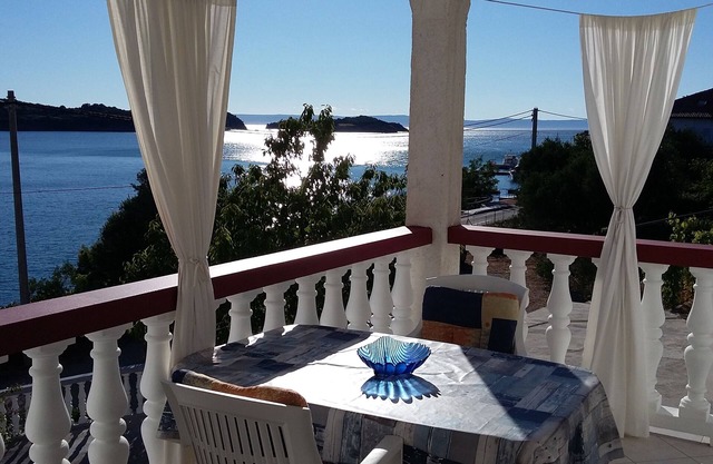 Apartamento para dos personas en la playa Supetarska Draga - Gornja, Rab (A-2016-b)
