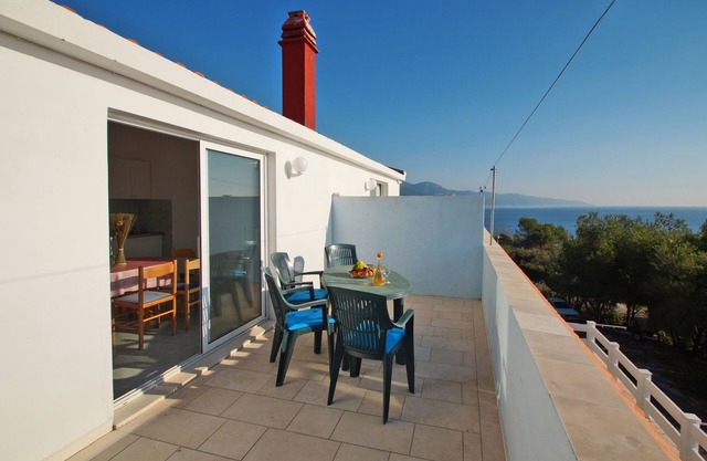 Apartamento para dos personas con terraza y vista al mar Zavalatica, Korcula (A-247-a)