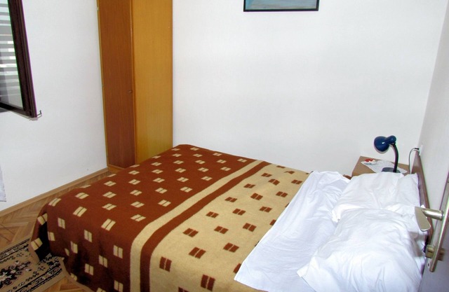 Apartamento para dos personas con terraza y vista al mar Kraj, Pasman (A-696-a)
