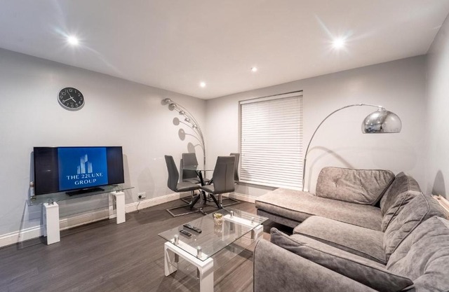 Two Bedroom Deluxe London Apartment