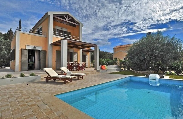 villa de lujo de dos dormitorios con piscina privada cerca de Argostoli