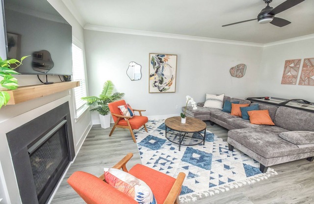 Two King beds, Game Room, Screen Room, Fully Fenced in Yard Beautiful Home!