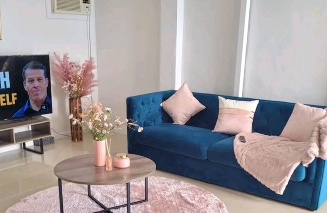 Two Storey Grannyflat Near Shops And Transport