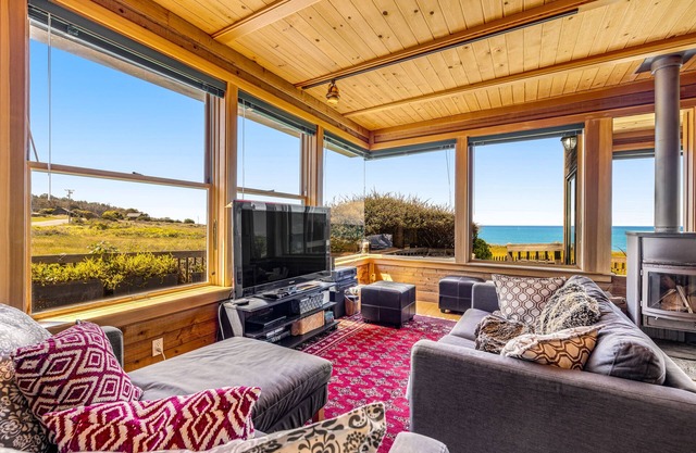 casa frente al mar con unas vistas cerca de los senderos de la playa!