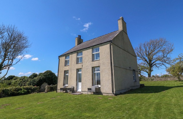 Ty Mawr, LLANDDANIEL FAB