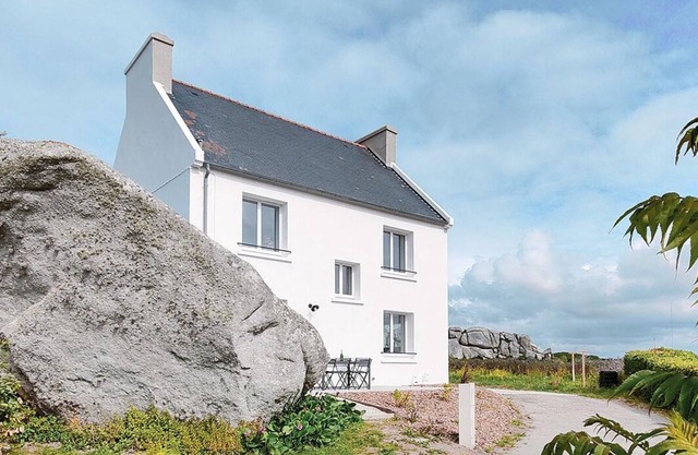 Ty Meham, 700m from the beach and Meneham, large quiet plot of land