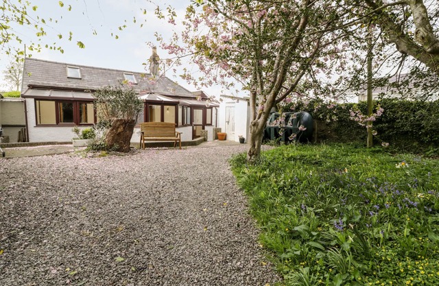 Ty Taid, LLANDDANIEL FAB