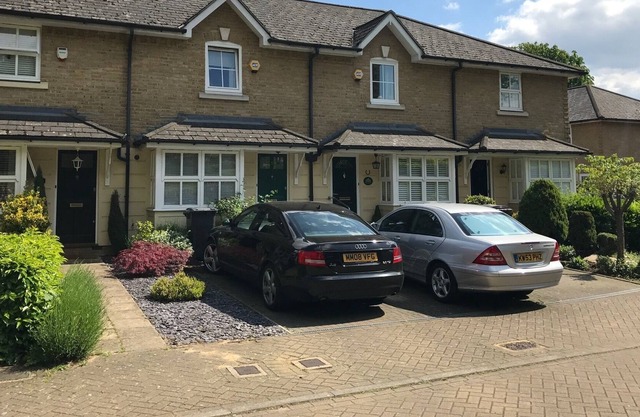 Típica casa inglesa con jardín privado y soleado cerca del centro de Londres