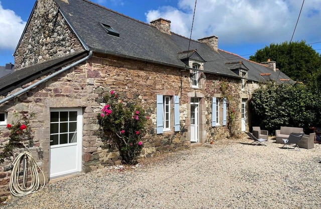 Typical house, sleeps 9, 5 km from sandy beaches, enclosed garden, barbecue