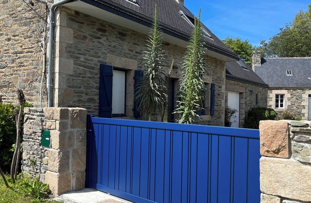 Typical renovated granite house, 300 m from Les Curés beach