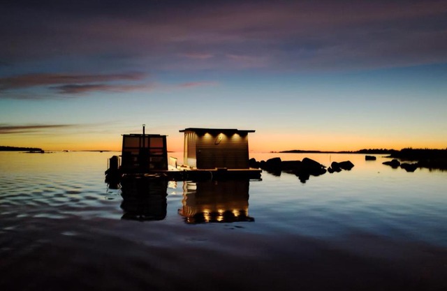 Tyylikäs asuntolautta hienolla merinäköalalla