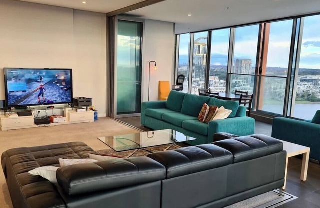 U2410T · Spacious 2 Bed unit with view
