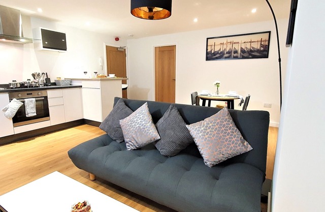 Apartamento ultramoderno, súper cómodo, 2 habitaciones, Northampton Town Center