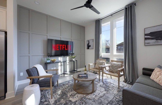 Ultra Modern Townhome - Large Private Rooftop