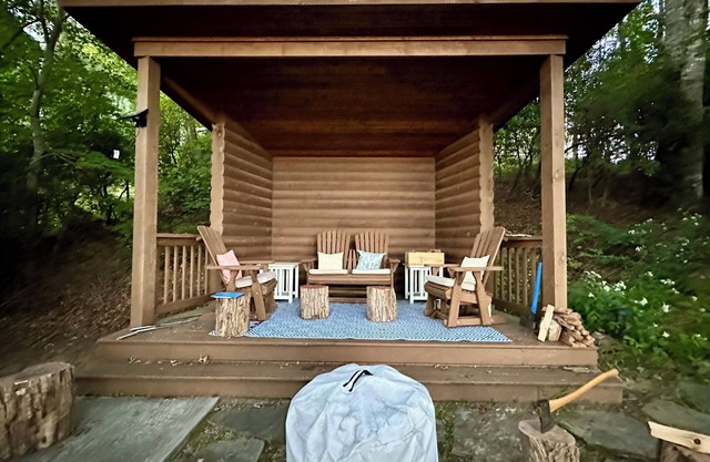 Uncle Henry’s Cabin, a 3-bed, 3-bath retreat on the Eastern Continental Divide.