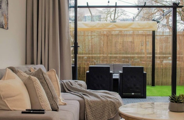 Unique 3BD Flat King Size Bed