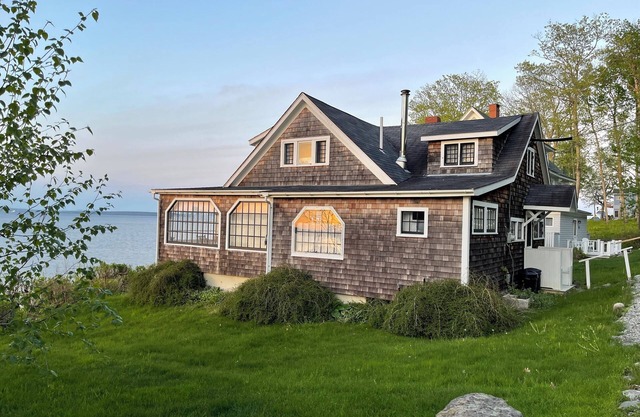 Unique, Charming Cottage on Penobscot Bay - Gorgeous Views!