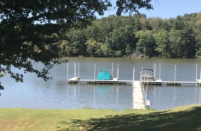 ¡Cabaña frente al lago única y cómoda en el hermoso lago Seneca!