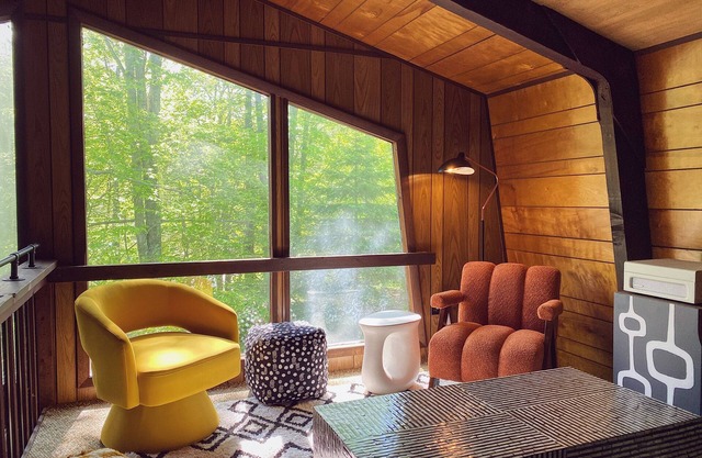 Unique Insta-Worthy Poconos Chalet - Fireplace / Pool / Beach/ Lake / Fire Pit