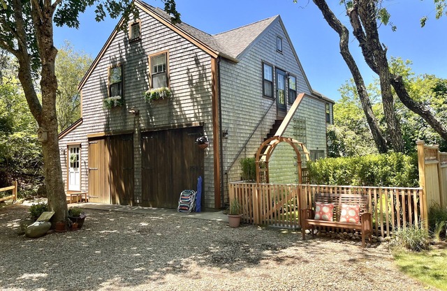 Unique & Lovely: Luxury Treetop Cottage, cerca de Town & Beac
